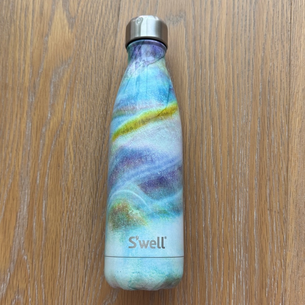 Swell 17 oz water bottle